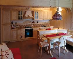 cucine in legno stile montagna